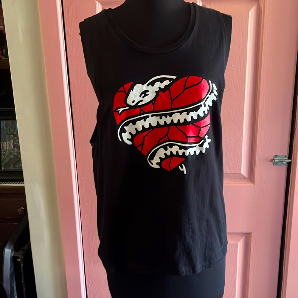 Hot Topic snake heart design by Threadless size Large